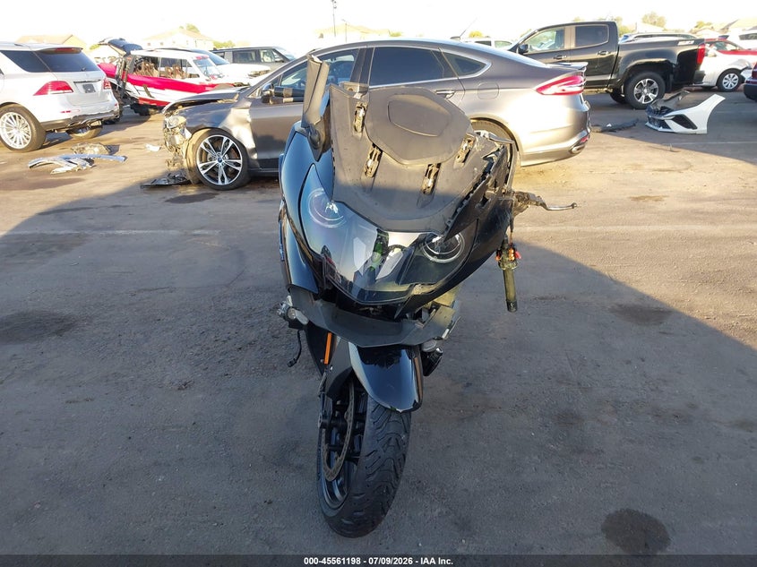 2017 BMW K 1600 VIN WB10F1108HZ542518 IAAI salvage auction — SIDE, Wait Title, sold $2,925 on 2026-09-26 (photo 5)