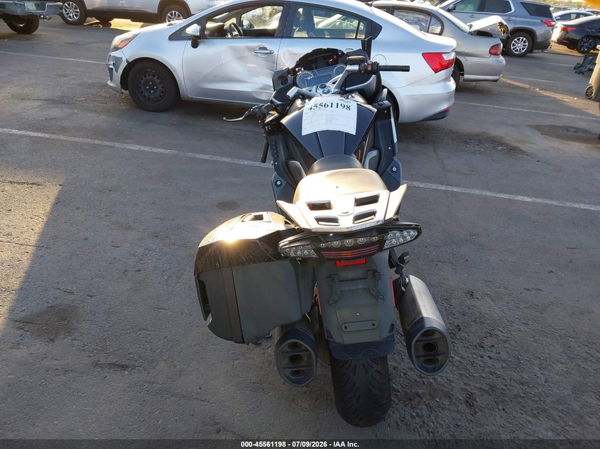 2017 BMW K 1600 VIN WB10F1108HZ542518 IAAI salvage auction — SIDE, Wait Title, sold $2,925 on 2026-09-26 (photo 6)