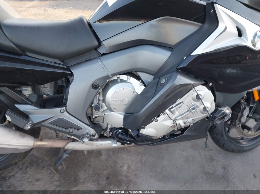 2017 BMW K 1600 VIN WB10F1108HZ542518 IAAI salvage auction — SIDE, Wait Title, sold $2,925 on 2026-09-26 (photo 8)