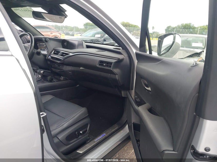 2019 Lexus Ux VIN JTHU9JBHXK2002229 IAAI salvage auction — FRONT END, Rebuildable (Florida), sold $5,200 on 2026-07-30 (photo 5)