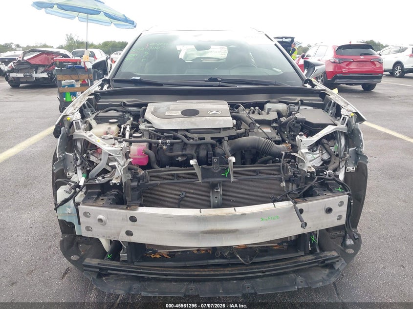 2019 Lexus Ux VIN JTHU9JBHXK2002229 IAAI salvage auction — FRONT END, Rebuildable (Florida), sold $5,200 on 2026-07-30 (photo 6)