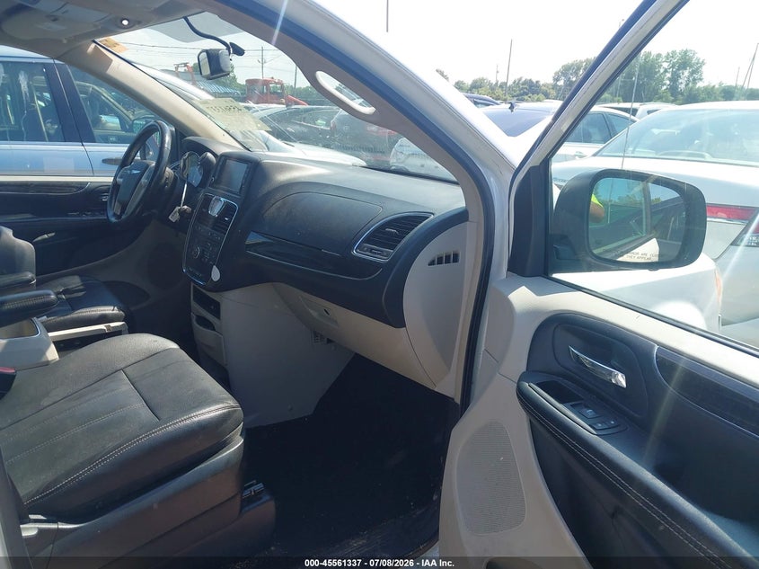 2016 Chrysler Town & country VIN 2C4RC1BG0GR253429 IAAI salvage auction — NORMAL WEAR, Original (Ohio), sold $850 on 2026-07-23 (photo 5)