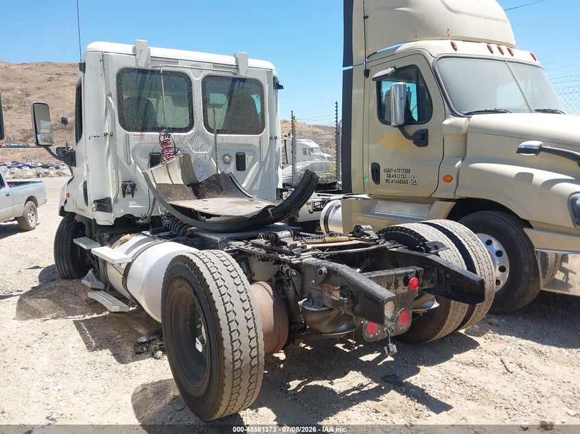 2015 Freightliner Cascadia 125 VIN 3AKBGDDV3FSGP1364 IAAI salvage auction — ALL OVER, Salvage (California), sold $275 on 2026-07-22 (photo 3)