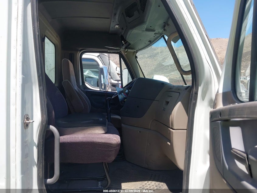 2015 Freightliner Cascadia 125 VIN 3AKBGDDV3FSGP1364 IAAI salvage auction — ALL OVER, Salvage (California), sold $275 on 2026-07-22 (photo 7)