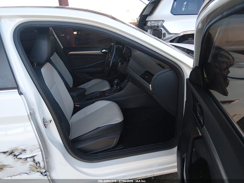 2019 Volkswagen Jetta VIN 3VWC57BU3KM267041 IAAI salvage auction — SIDE, Salvage Title, sold $4,000 on 2026-07-28 (photo 5)