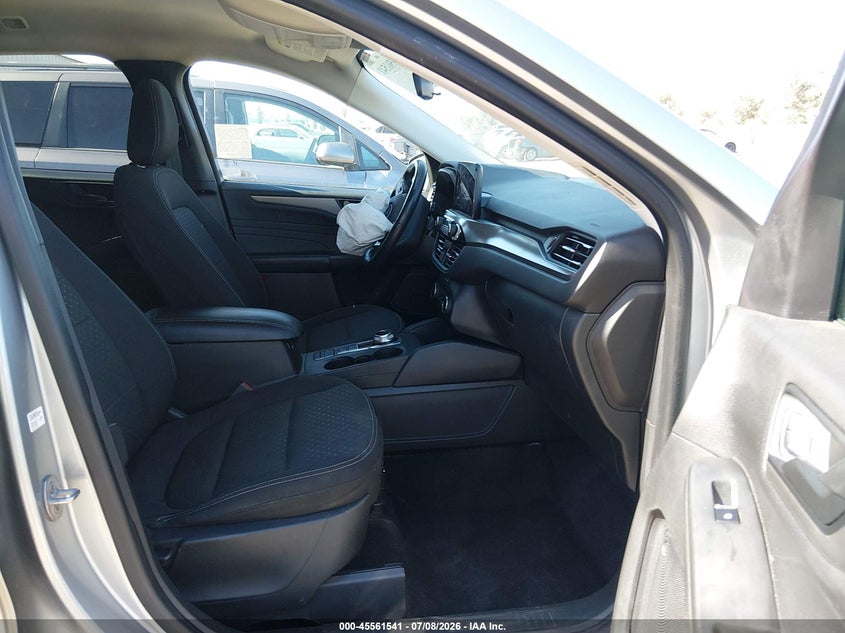 2023 Ford Escape VIN 1FMCU0GNXPUA73748 IAAI salvage auction — FRONT END, Salvage Title, sold $2,150 on 2026-08-24 (photo 5)