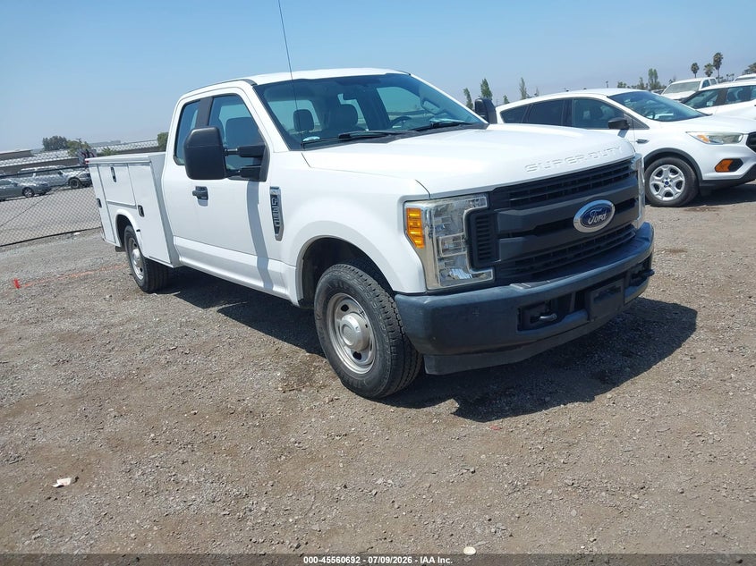 2017 Ford F-350 VIN 1FD8X3A61HEE29046 — IAAI salvage auction photo