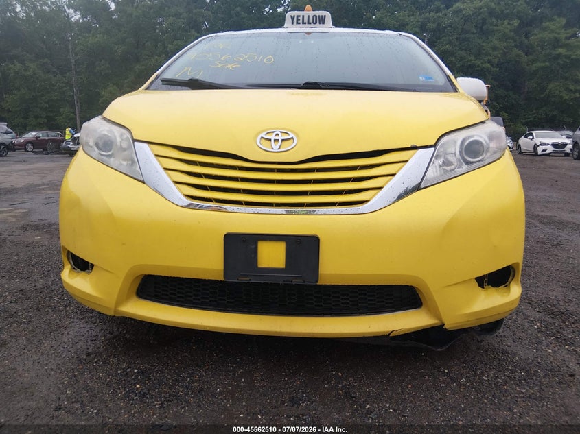 2017 Toyota Sienna VIN 5TDKZ3DC7HS767941 IAAI salvage auction — NORMAL WEAR, Clear (Virginia), sold $2,050 on 2026-07-15 (photo 6)