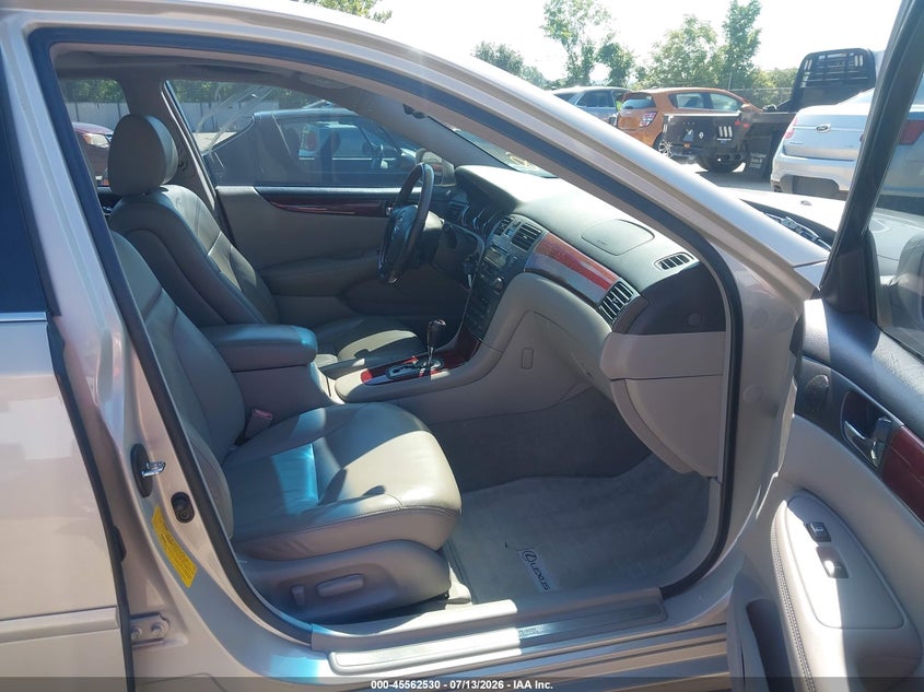 2002 Lexus Es 300 VIN JTHBF30G820045775 IAAI salvage auction — NORMAL WEAR, Clear (Illinois), sold $1,150 on 2026-07-28 (photo 5)
