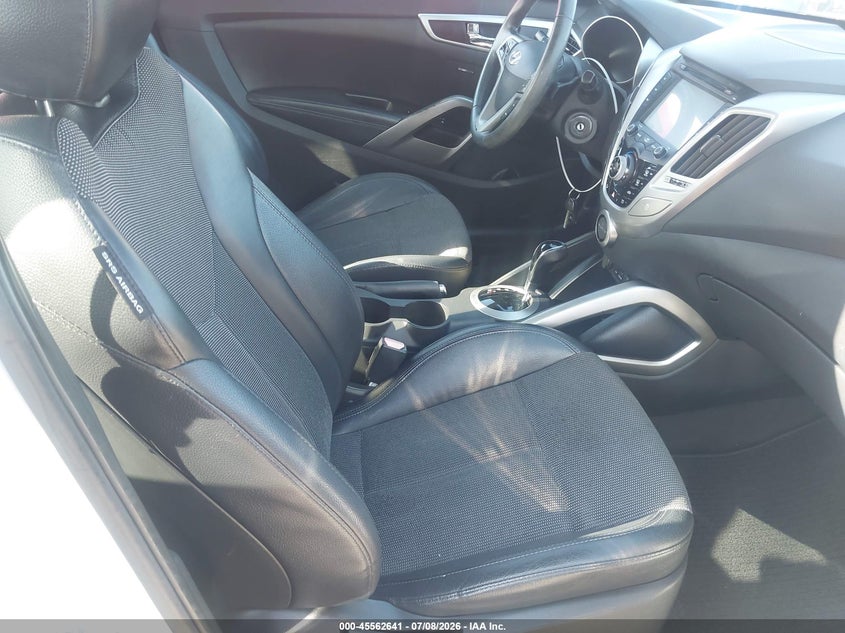 2013 Hyundai Veloster VIN KMHTC6ADXDU118348 IAAI salvage auction — NORMAL WEAR, Clear (California), sold $250 on 2026-07-29 (photo 5)