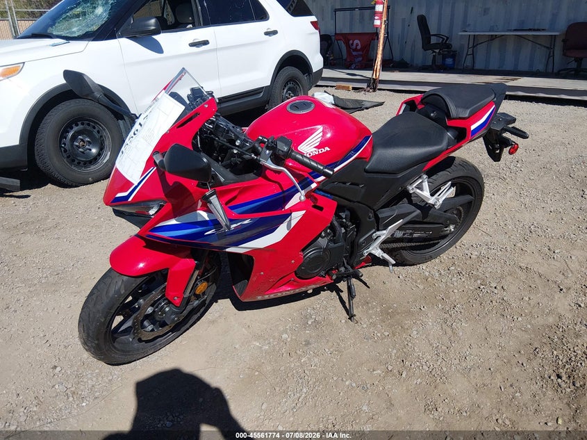 2025 Honda Cbr VIN MLHPC7050S5100564 IAAI salvage auction — RIGHT SIDE, Salvage (Nevada), sold $325 on 2026-07-29 (photo 2)