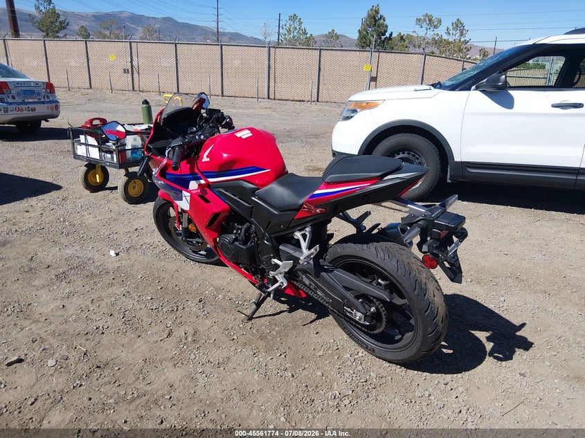 2025 Honda Cbr VIN MLHPC7050S5100564 IAAI salvage auction — RIGHT SIDE, Salvage (Nevada), sold $325 on 2026-07-29 (photo 3)