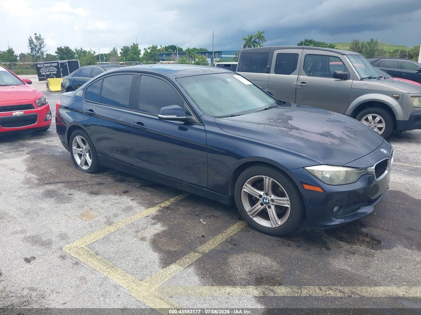 2013 BMW 3er VIN WBA3B1C52DK128493 IAAI salvage auction — NORMAL WEAR, Clear (Florida), sold $375 on 2026-07-30 (photo 1)