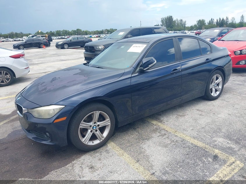 2013 BMW 3er VIN WBA3B1C52DK128493 IAAI salvage auction — NORMAL WEAR, Clear (Florida), sold $375 on 2026-07-30 (photo 2)