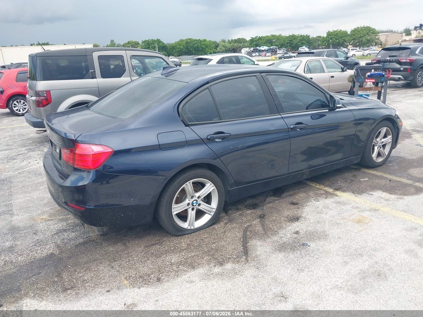 2013 BMW 3er VIN WBA3B1C52DK128493 IAAI salvage auction — NORMAL WEAR, Clear (Florida), sold $375 on 2026-07-30 (photo 4)