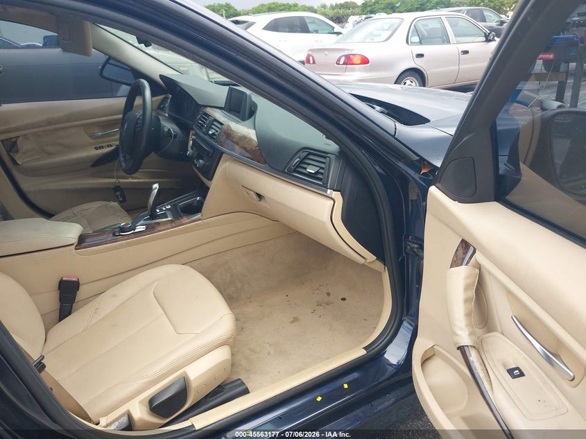 2013 BMW 3er VIN WBA3B1C52DK128493 IAAI salvage auction — NORMAL WEAR, Clear (Florida), sold $375 on 2026-07-30 (photo 5)
