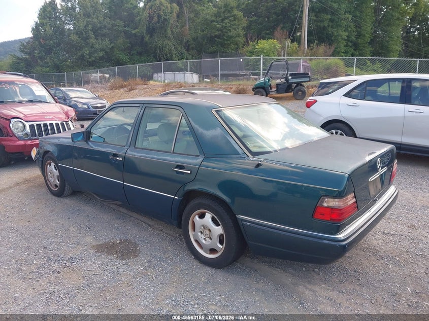 1995 Mercedes-benz E-class VIN WDBEA32EXSC251475 IAAI salvage auction — NORMAL WEAR, Clear (Virginia), sold $950 on 2026-07-14 (photo 3)