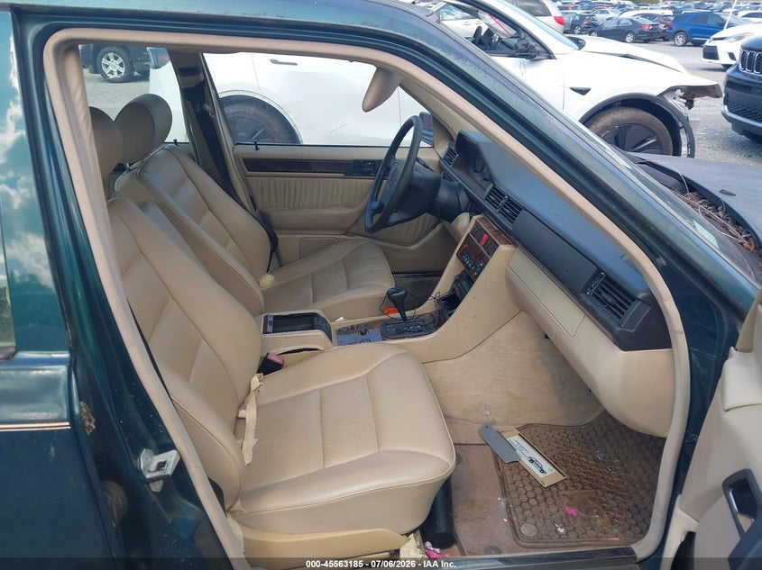 1995 Mercedes-benz E-class VIN WDBEA32EXSC251475 IAAI salvage auction — NORMAL WEAR, Clear (Virginia), sold $950 on 2026-07-14 (photo 5)
