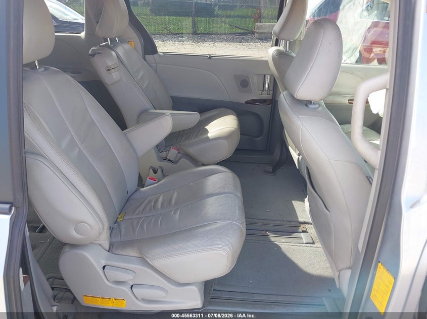 2011 Toyota Sienna VIN 5TDYK3DC1BS109425 IAAI salvage auction — FRONT END, Salvage (Pennsylvania), sold $1,250 on 2026-07-31 (photo 8)