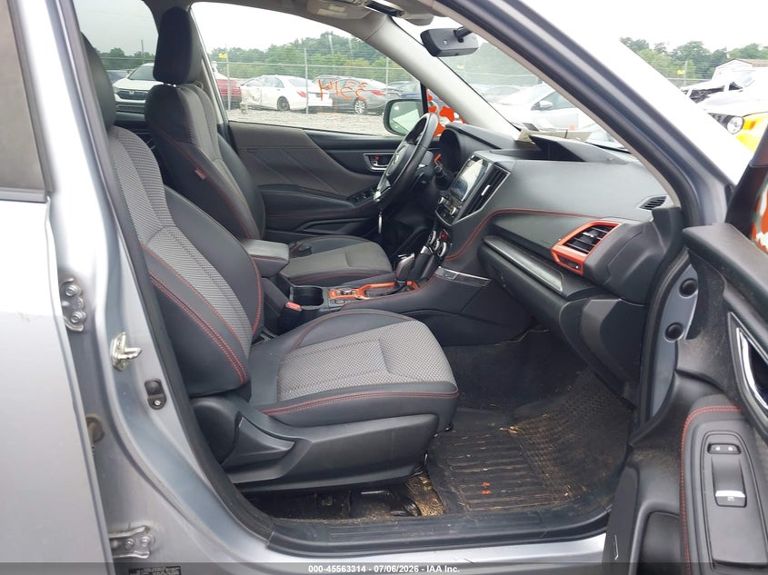 2020 Subaru Forester VIN JF2SKARC9LH586002 IAAI salvage auction — NORMAL WEAR, Salvage Title, sold $3,225 on 2026-07-29 (photo 5)