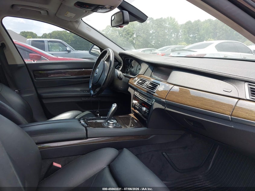 2011 BMW 7 series VIN WBAKC8C57BC432654 IAAI salvage auction — NORMAL WEAR, Clear (Florida), sold $525 on 2026-07-29 (photo 5)