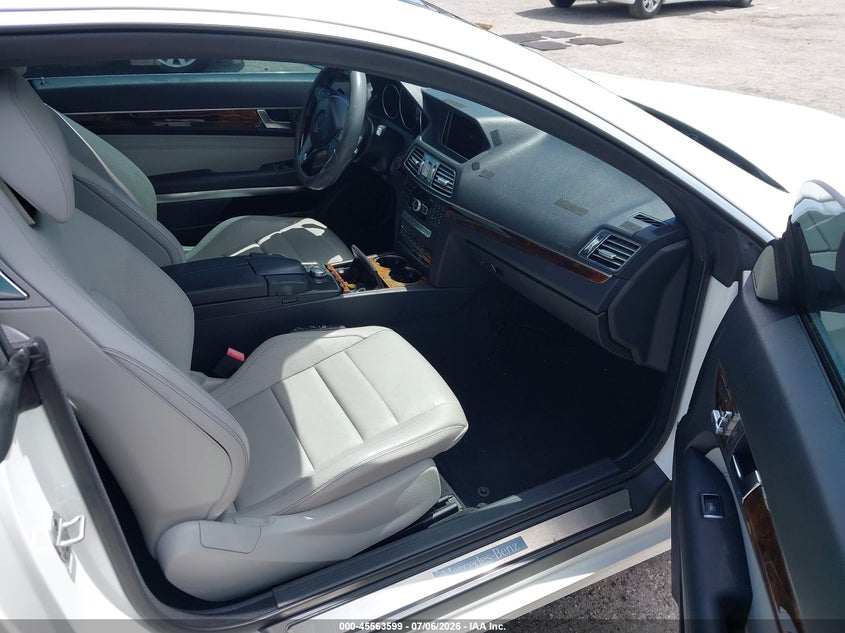 2014 Mercedes-benz E-klasse VIN WDDKJ5KB7EF242652 IAAI salvage auction — RIGHT REAR, Rebuildable (Florida), sold $5,900 on 2026-08-07 (photo 5)