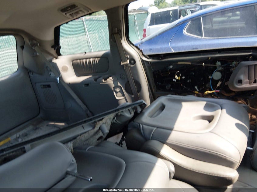 2005 Toyota Sienna VIN 5TDBA22C15S050659 IAAI salvage auction — NORMAL WEAR, Original (Ohio), sold $650 on 2026-07-28 (photo 8)