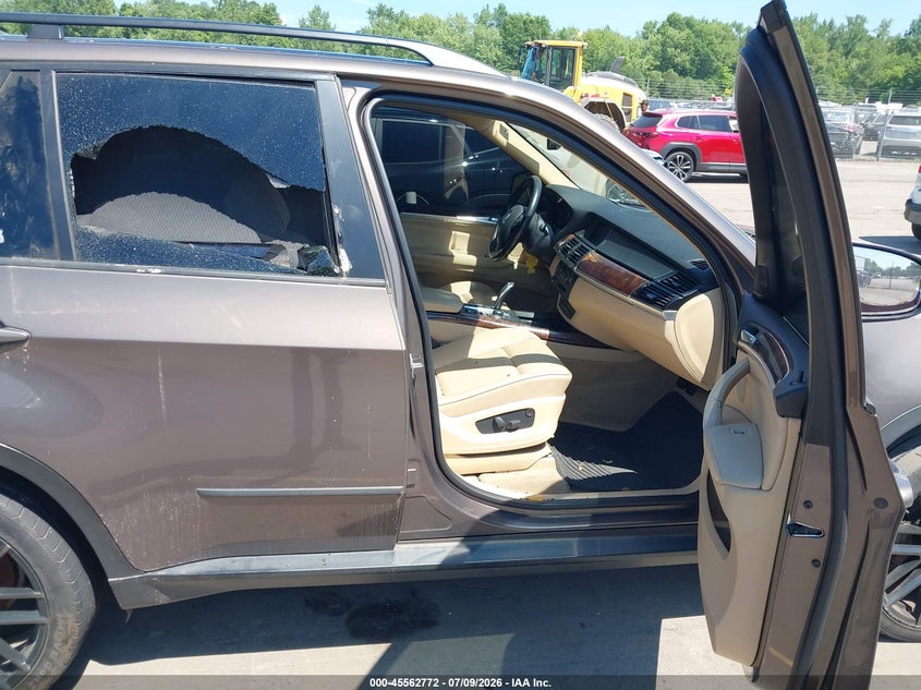 2012 BMW X5 VIN 5UXZV4C53CL747665 IAAI salvage auction — NORMAL WEAR, Clear (Connecticut), sold $425 on 2026-07-30 (photo 5)