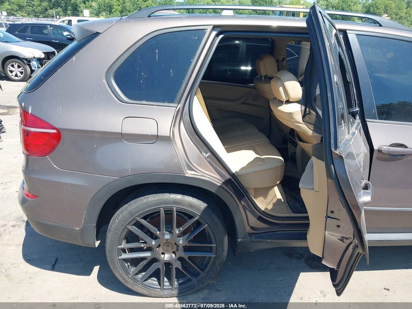 2012 BMW X5 VIN 5UXZV4C53CL747665 IAAI salvage auction — NORMAL WEAR, Clear (Connecticut), sold $425 on 2026-07-30 (photo 8)