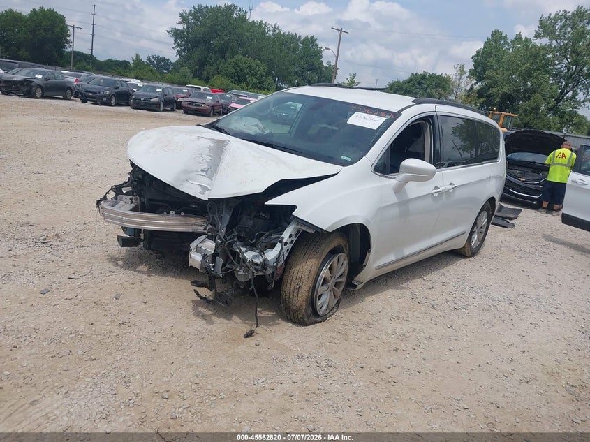 2017 Chrysler Pacifica VIN 2C4RC1BG5HR656565 IAAI salvage auction — FRONT END, Wait Title, sold $950 on 2026-08-27 (photo 2)
