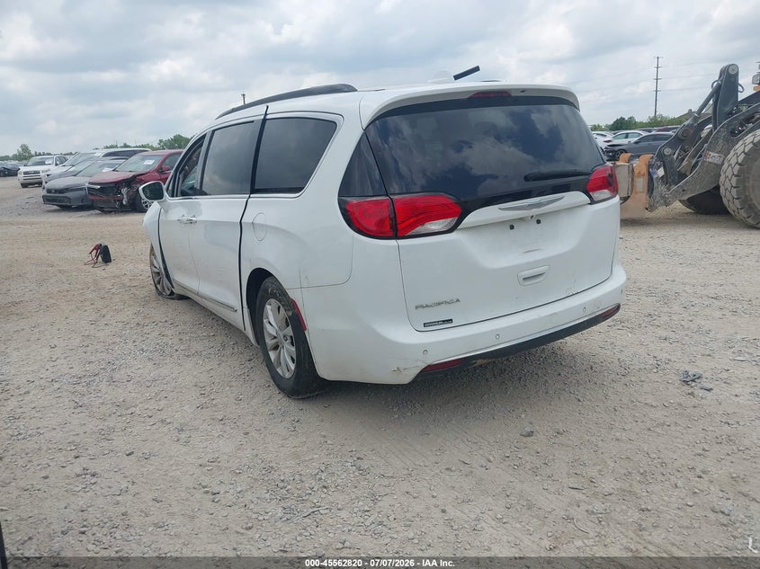 2017 Chrysler Pacifica VIN 2C4RC1BG5HR656565 IAAI salvage auction — FRONT END, Wait Title, sold $950 on 2026-08-27 (photo 3)