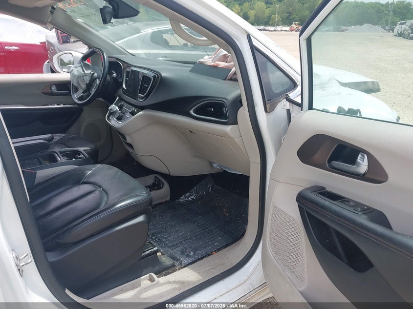 2017 Chrysler Pacifica VIN 2C4RC1BG5HR656565 IAAI salvage auction — FRONT END, Wait Title, sold $950 on 2026-08-27 (photo 5)
