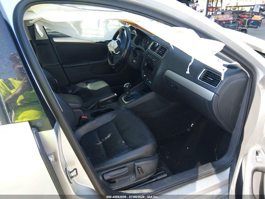 2013 Volkswagen Jetta VIN 3VWDX7AJ2DM285295 IAAI salvage auction — FRONT END, Salvage (Louisiana), sold $200 on 2026-07-29 (photo 5)
