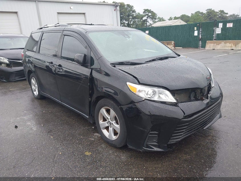 2018 Toyota Sienna VIN 5TDKZ3DC5JS946369 IAAI salvage auction — RIGHT SIDE, Salvage Title, sold $2,225 on 2026-07-21 (photo 1)