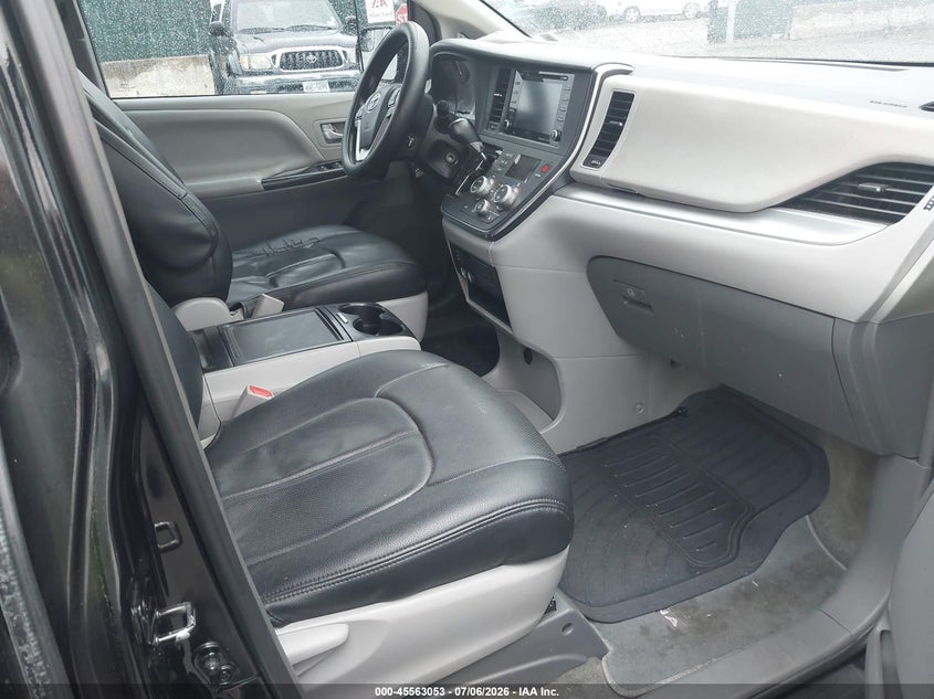 2018 Toyota Sienna VIN 5TDKZ3DC5JS946369 IAAI salvage auction — RIGHT SIDE, Salvage Title, sold $2,225 on 2026-07-21 (photo 5)