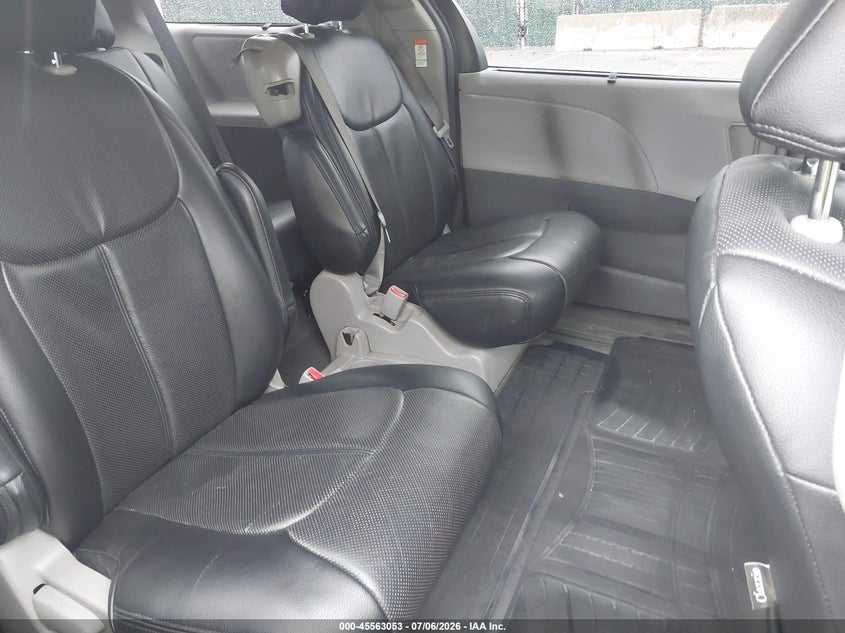 2018 Toyota Sienna VIN 5TDKZ3DC5JS946369 IAAI salvage auction — RIGHT SIDE, Salvage Title, sold $2,225 on 2026-07-21 (photo 8)