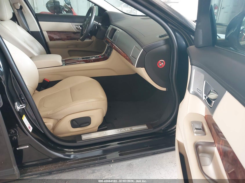 2015 Jaguar Xf VIN SAJWA0FS5FPU50325 IAAI salvage auction — NORMAL WEAR, Clear (Georgia), sold $1,100 on 2026-07-29 (photo 5)