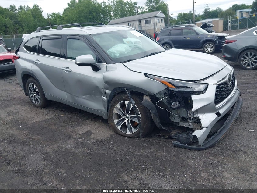 2022 Toyota Highlander VIN 5TDHZRBH1NS569119 — IAAI salvage auction photo