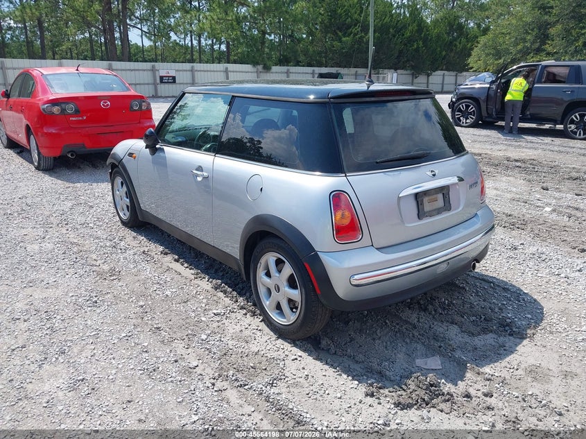 2004 Mini Cooper VIN WMWRC33404TC54519 IAAI salvage auction — ENGINE DAMAGE, Rebuildable (Florida), sold $250 on 2026-08-06 (photo 3)