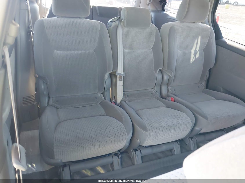 2007 Toyota Sienna VIN 5TDZK23C07S083746 IAAI salvage auction — NORMAL WEAR, Clear (New York), sold $2,200 on 2026-07-14 (photo 8)