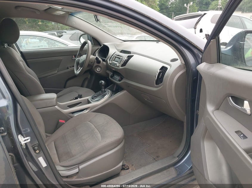2012 Kia Sportage VIN KNDPB3A21C7263328 IAAI salvage auction — NORMAL WEAR, Clear (Massachusetts), sold $50 on 2026-07-21 (photo 5)