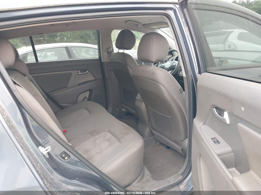2012 Kia Sportage VIN KNDPB3A21C7263328 IAAI salvage auction — NORMAL WEAR, Clear (Massachusetts), sold $50 on 2026-07-21 (photo 8)