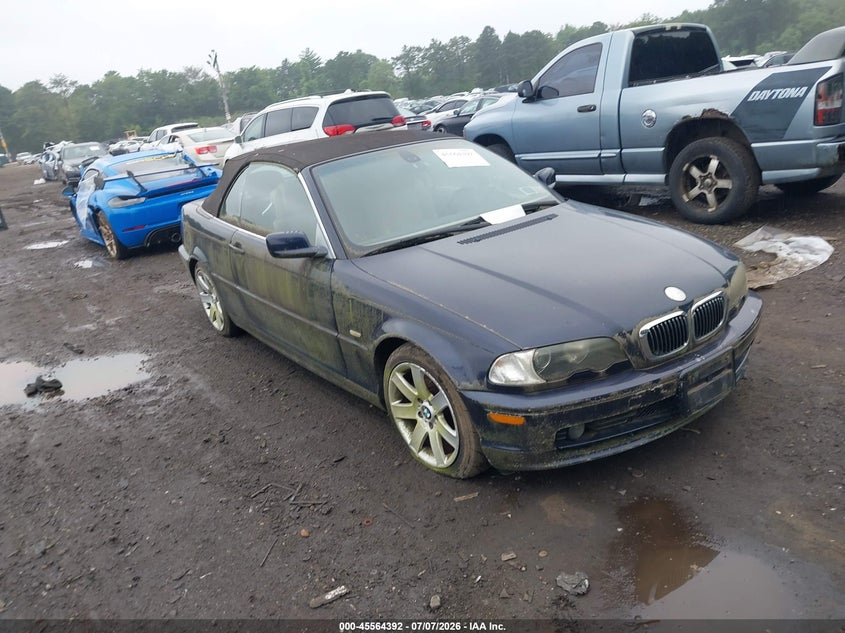 2003 BMW 3 series VIN WBABS33433PG92530 IAAI salvage auction — NORMAL WEAR, Clear (New York), sold $950 on 2026-07-14 (photo 1)