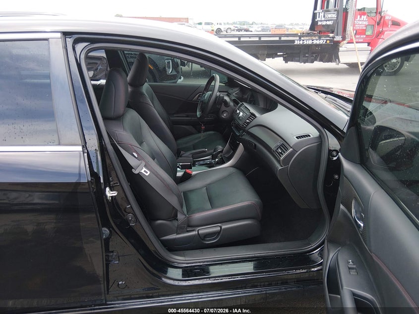 2017 Honda Accord VIN 1HGCR2F17HA090530 IAAI salvage auction — SIDE, Salvage Title, sold $3,850 on 2026-08-01 (photo 5)