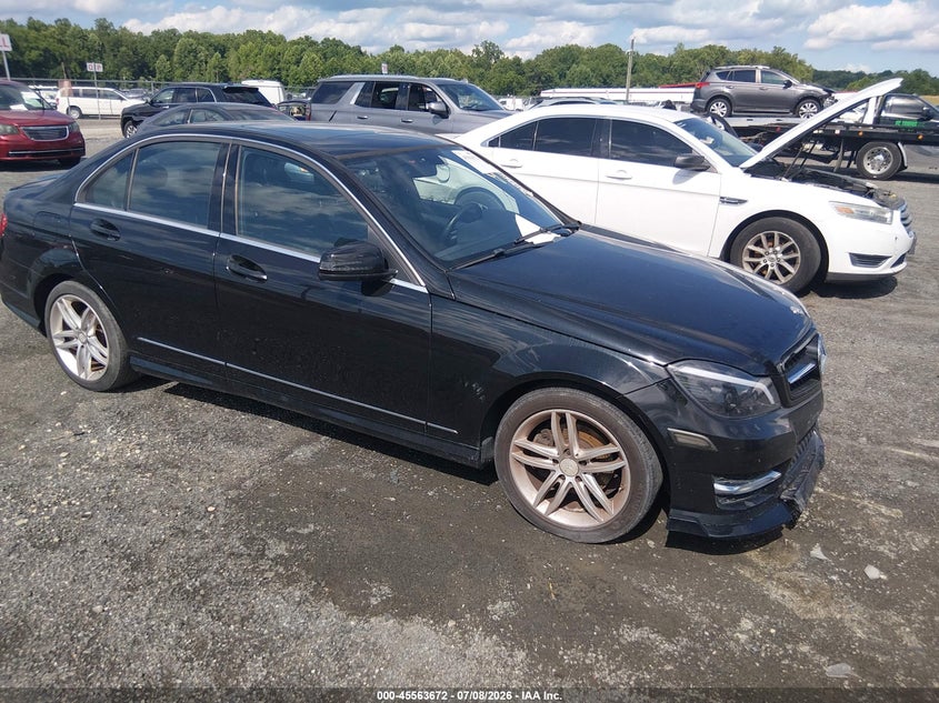 2014 Mercedes-benz C class VIN WDDGF4HB0ER305629 IAAI salvage auction — NORMAL WEAR, Clear (Maryland), sold $525 on 2026-07-30 (photo 1)