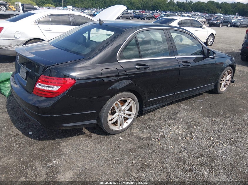 2014 Mercedes-benz C class VIN WDDGF4HB0ER305629 IAAI salvage auction — NORMAL WEAR, Clear (Maryland), sold $525 on 2026-07-30 (photo 4)