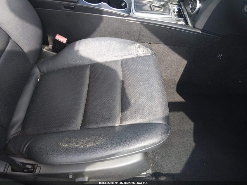 2014 Mercedes-benz C class VIN WDDGF4HB0ER305629 IAAI salvage auction — NORMAL WEAR, Clear (Maryland), sold $525 on 2026-07-30 (photo 5)