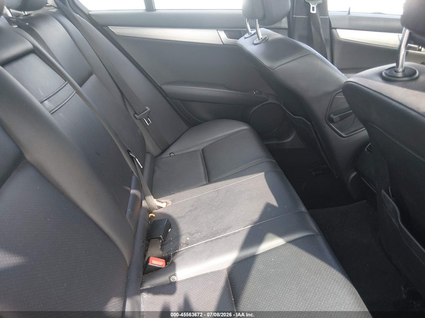 2014 Mercedes-benz C class VIN WDDGF4HB0ER305629 IAAI salvage auction — NORMAL WEAR, Clear (Maryland), sold $525 on 2026-07-30 (photo 8)