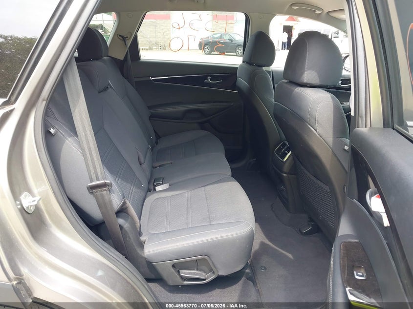 2018 Kia Sorento VIN 5XYPG4A30JG407953 IAAI salvage auction — NORMAL WEAR, Salvage Title, sold $1,500 on 2026-07-30 (photo 8)
