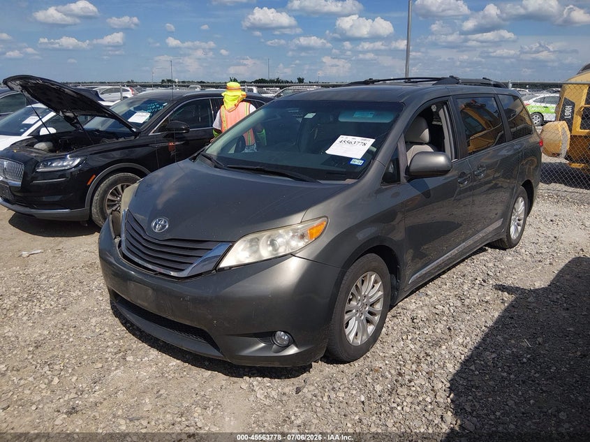 2012 Toyota Sienna VIN 5TDYK3DC1CS240212 IAAI salvage auction — SIDE, Salvage Title, sold $3,650 on 2026-08-01 (photo 2)